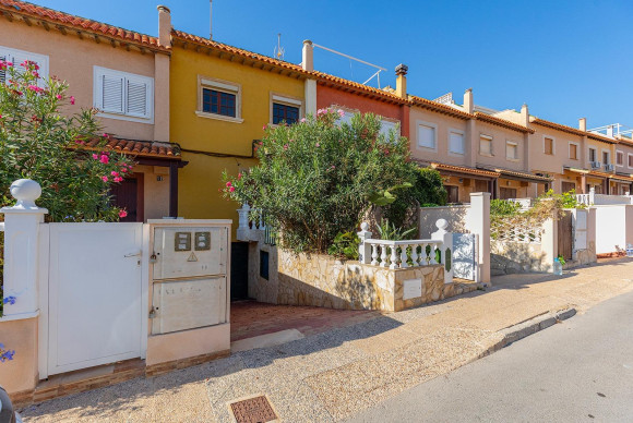 Resale - Terraced house - Torrevieja - Cala de cabo cervera