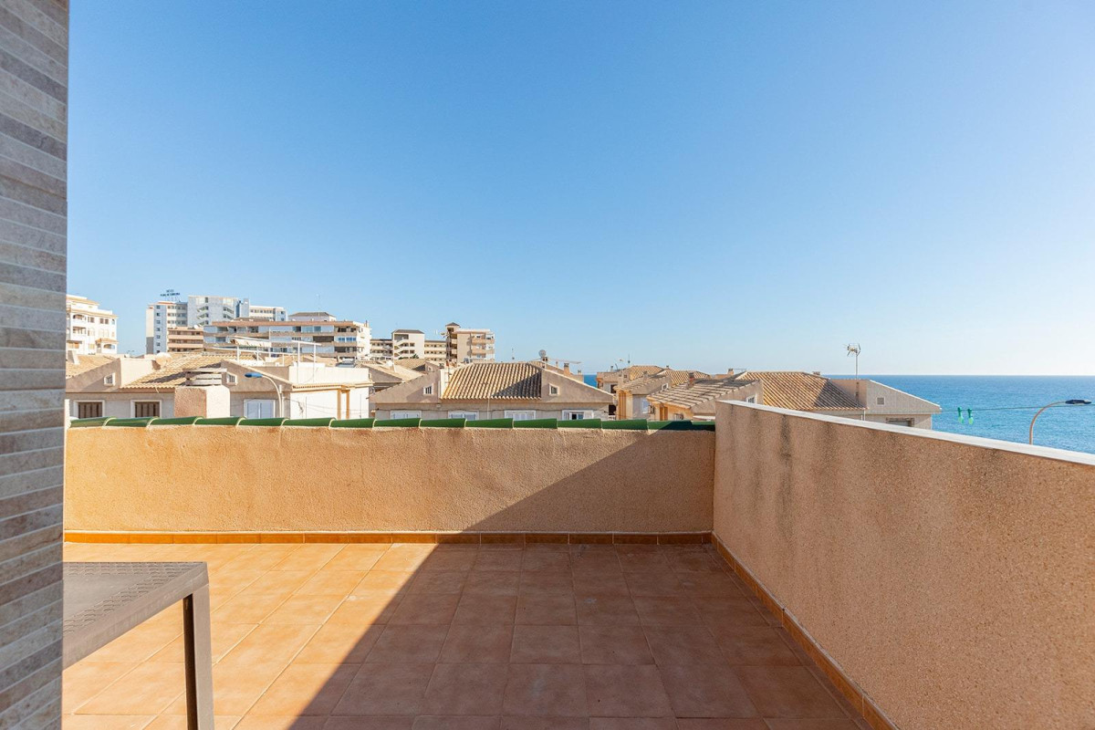 Resale - Terraced house - Torrevieja - Cala de cabo cervera