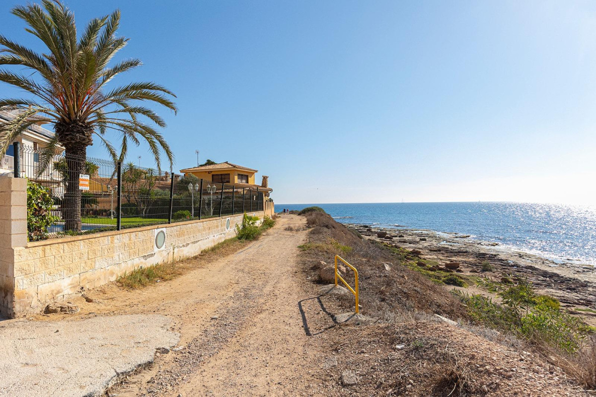 Resale - Terraced house - Torrevieja - Cala de cabo cervera