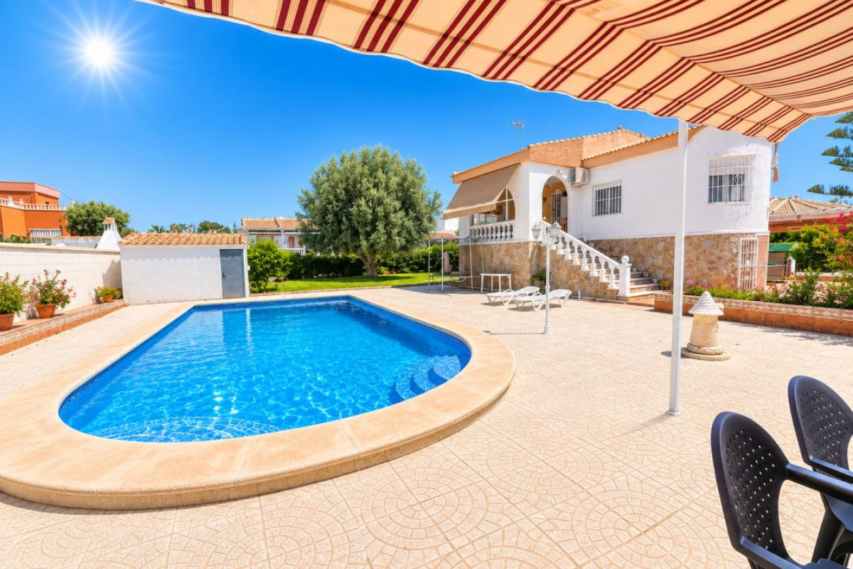 Resale - Villa - Torrevieja - torrevieja