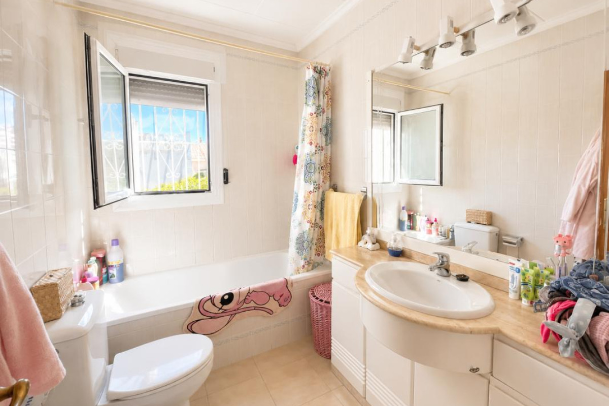Resale - Villa - Torrevieja - torrevieja