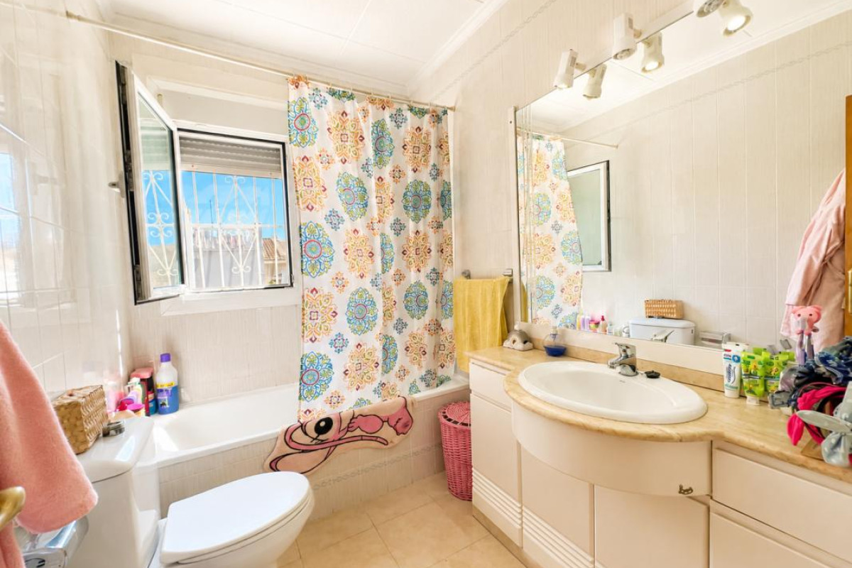 Resale - Villa - Torrevieja - torrevieja