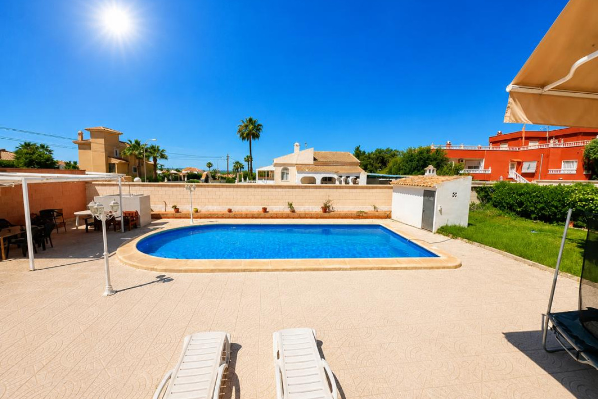 Resale - Villa - Torrevieja - torrevieja