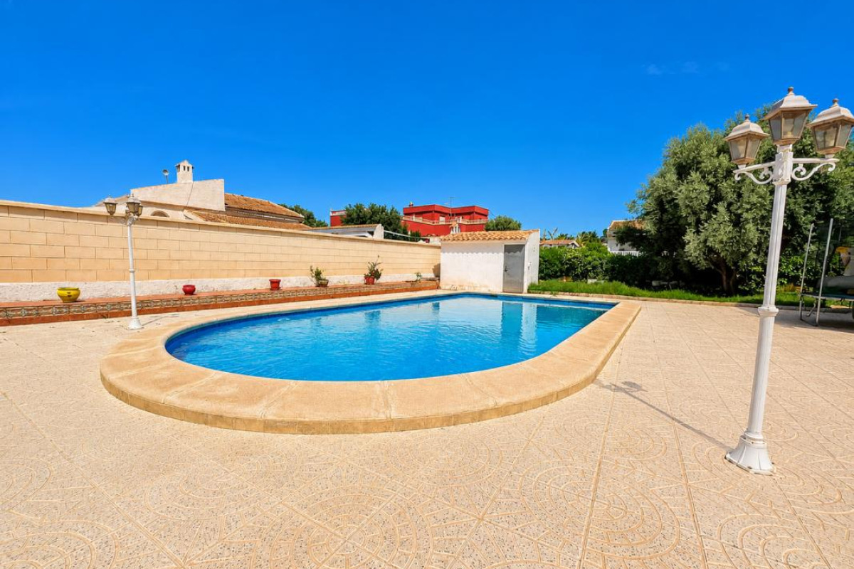Resale - Villa - Torrevieja - torrevieja
