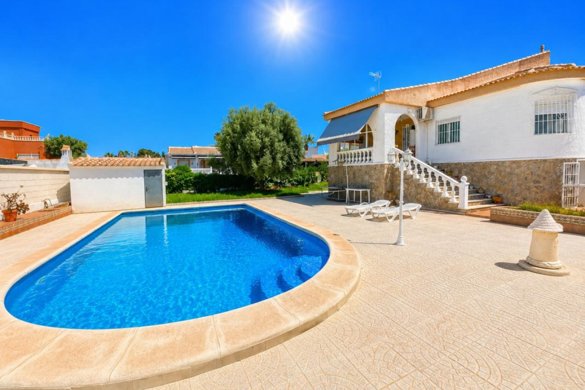 Resale - Villa - Torrevieja - torrevieja