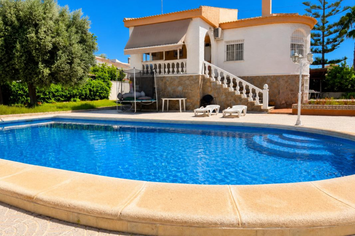Resale - Villa - Torrevieja - torrevieja