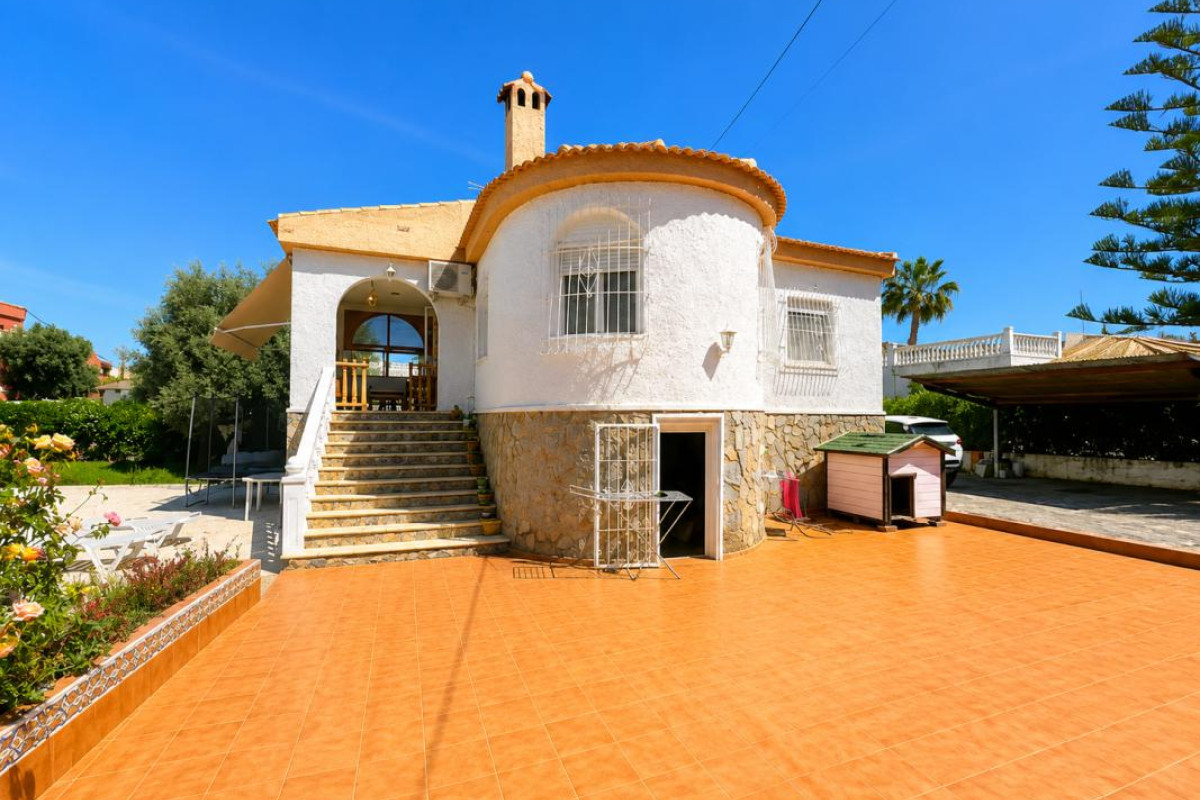 Resale - Villa - Torrevieja - torrevieja