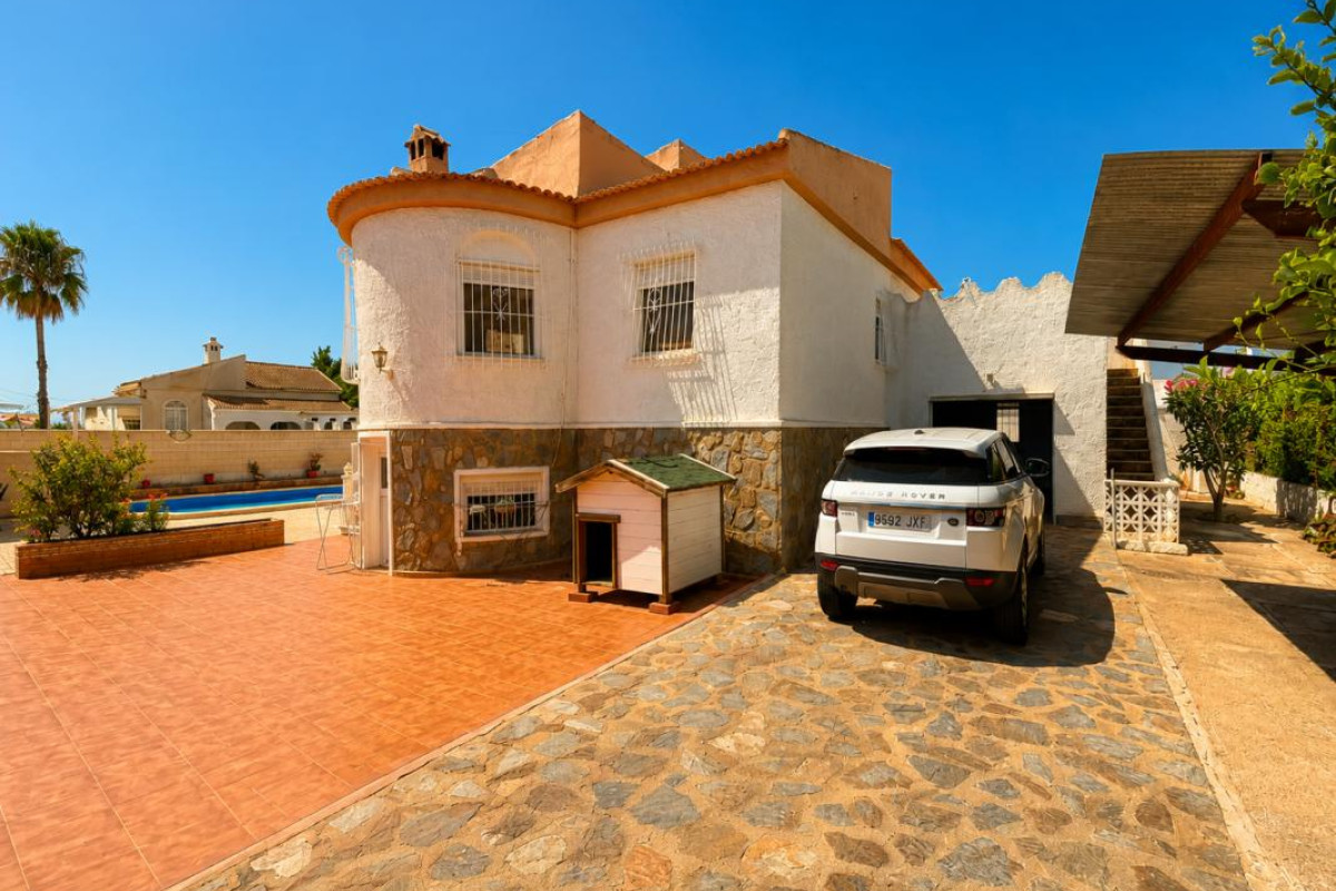 Resale - Villa - Torrevieja - torrevieja