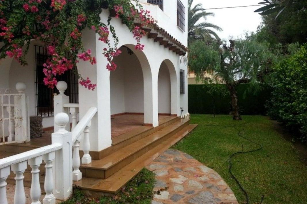 Resale - Villa - Orihuela