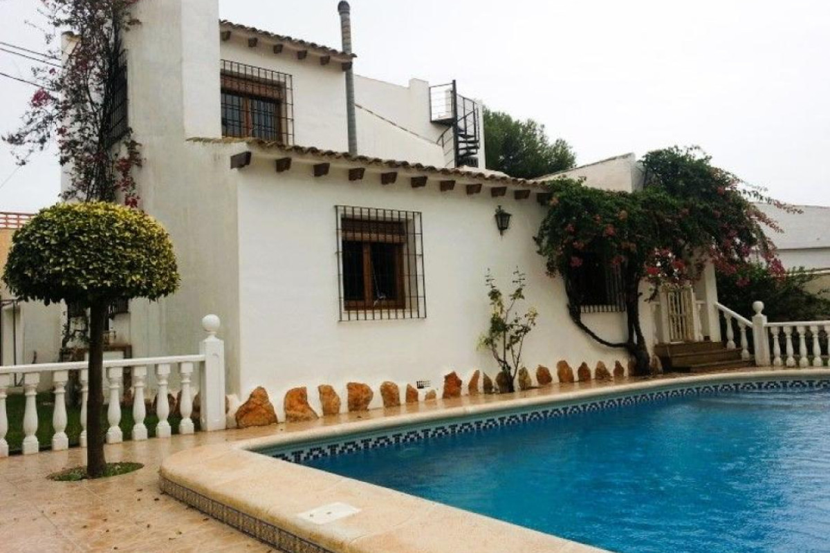 Resale - Villa - Orihuela