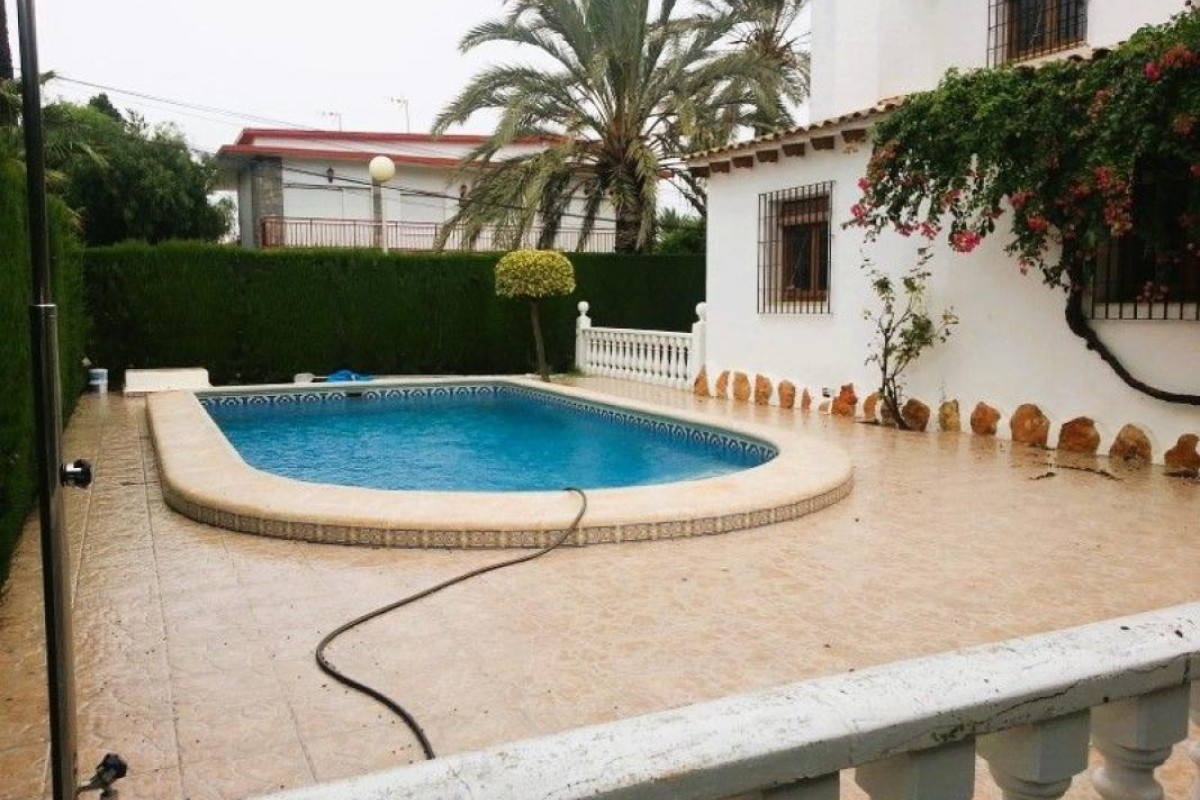 Resale - Villa - Orihuela