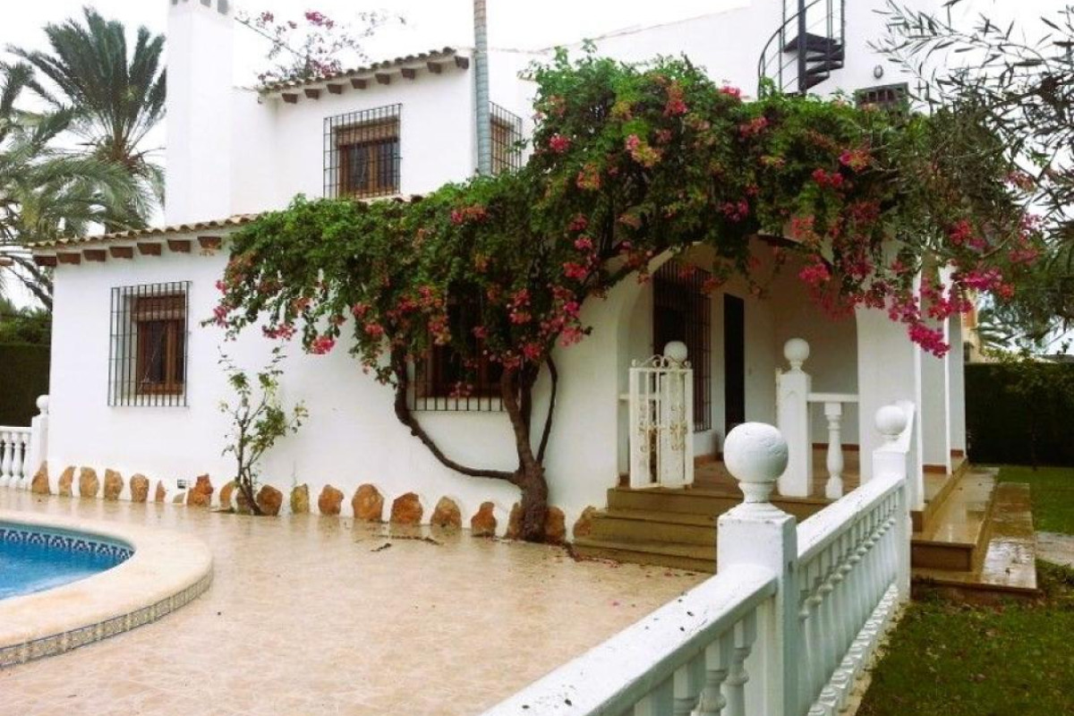 Resale - Villa - Orihuela
