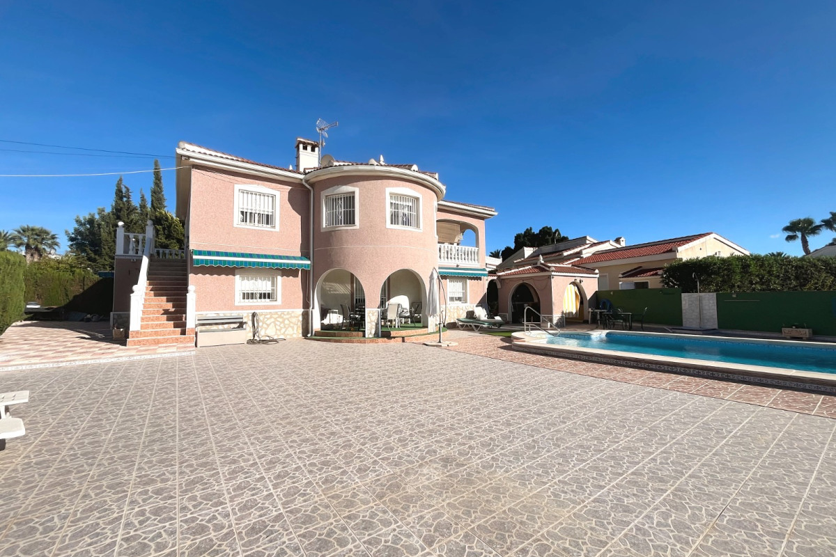 Herverkoop - Vrijstaande Villa - Ciudad Quesada - Central Quesada