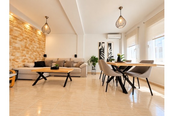 Resale - Townhouse - Daya Nueva - Daya Nueva - Town