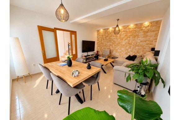 Resale - Townhouse - Daya Nueva - Daya Nueva - Town