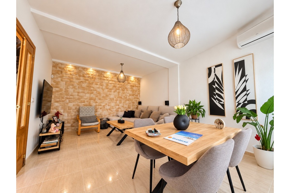 Resale - Townhouse - Daya Nueva - Daya Nueva - Town
