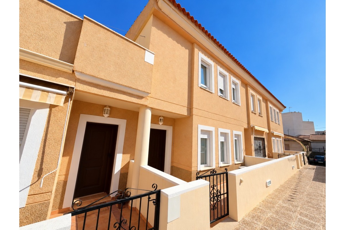 Resale - Townhouse - Daya Nueva - Daya Nueva - Town