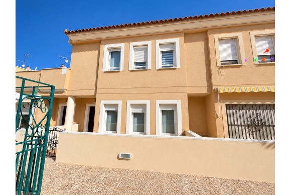 Resale - Townhouse - Daya Nueva - Daya Nueva - Town