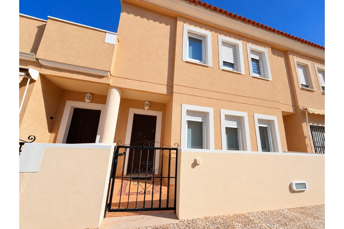 Resale - Townhouse - Daya Nueva - Daya Nueva - Town