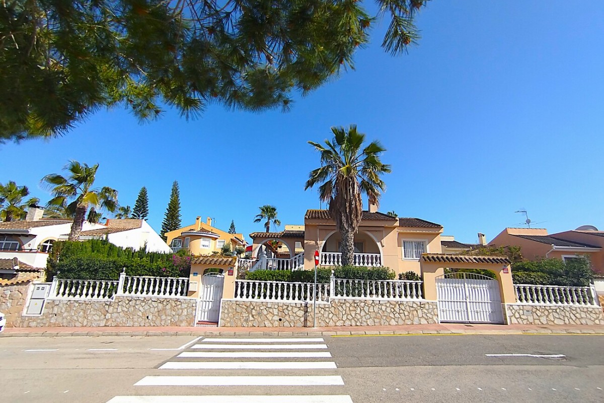 Herverkoop - Vrijstaande Villa - Ciudad Quesada - Pueblo Lucero