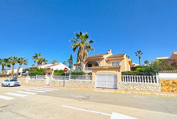 Herverkoop - Vrijstaande Villa - Ciudad Quesada - Pueblo Lucero