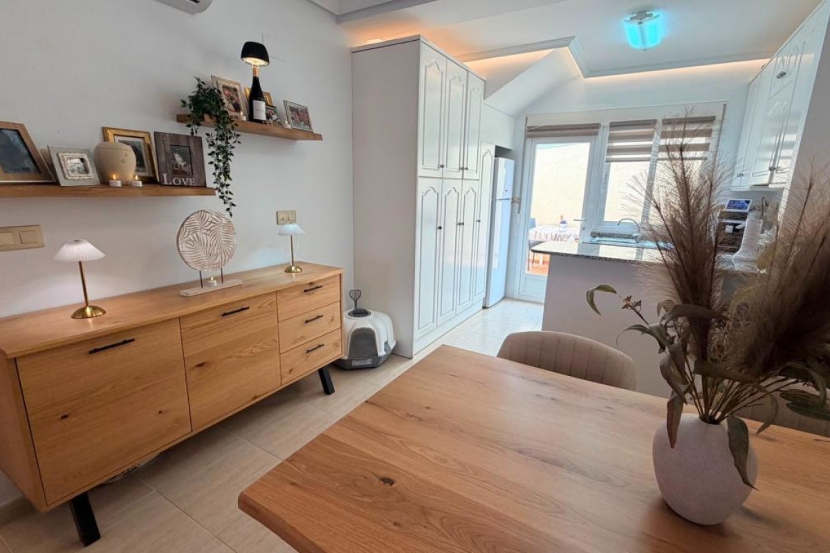 Resale - Townhouse - Los Montesinos