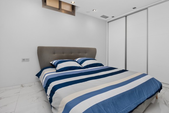 Resale - Villa - Villamartin