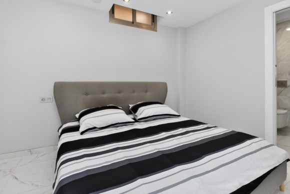 Resale - Villa - Villamartin