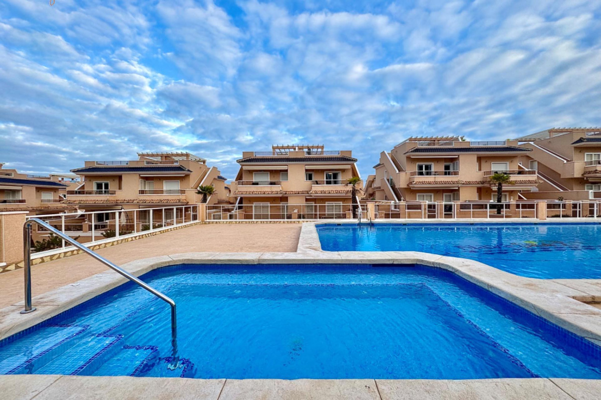 Resale - Apartment  - Torrevieja - Punta prima