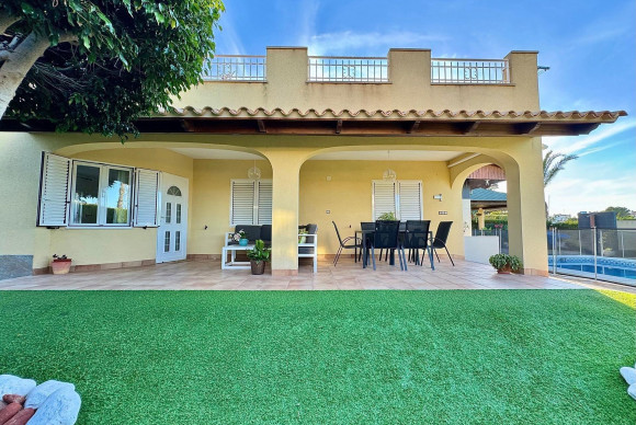 Resale - Villa de Lujo - Cabo Roig