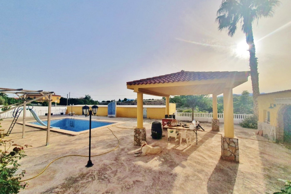 Resale - Country House - Alicante