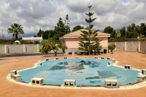 Resale - Villa - Alicante