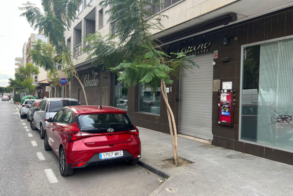 Lange Termijn Verhuur - Winkel Ruimte - Torrevieja - Los balcones