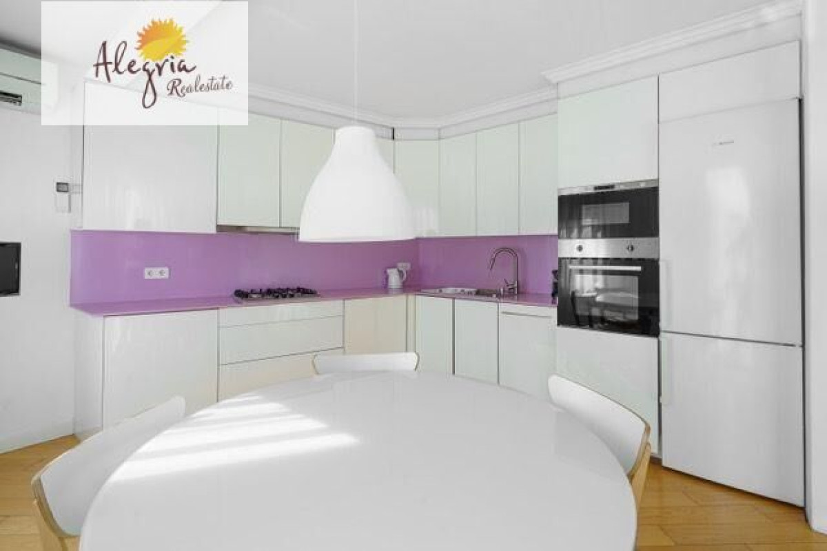 Reventa - Apartamento / piso - Valencia - En Corts