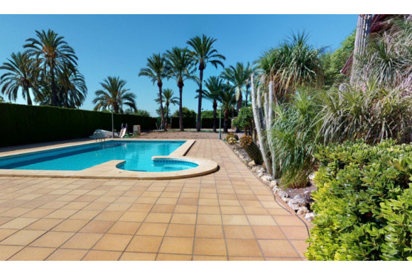 Resale - Villa - Elche