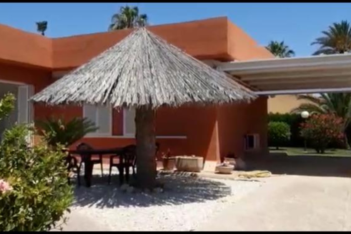 Resale - Villa - Torrevieja