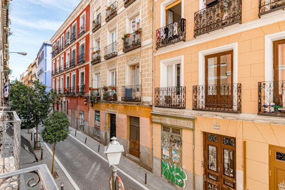 Resale - Apartment  - Madrid - Universidad
