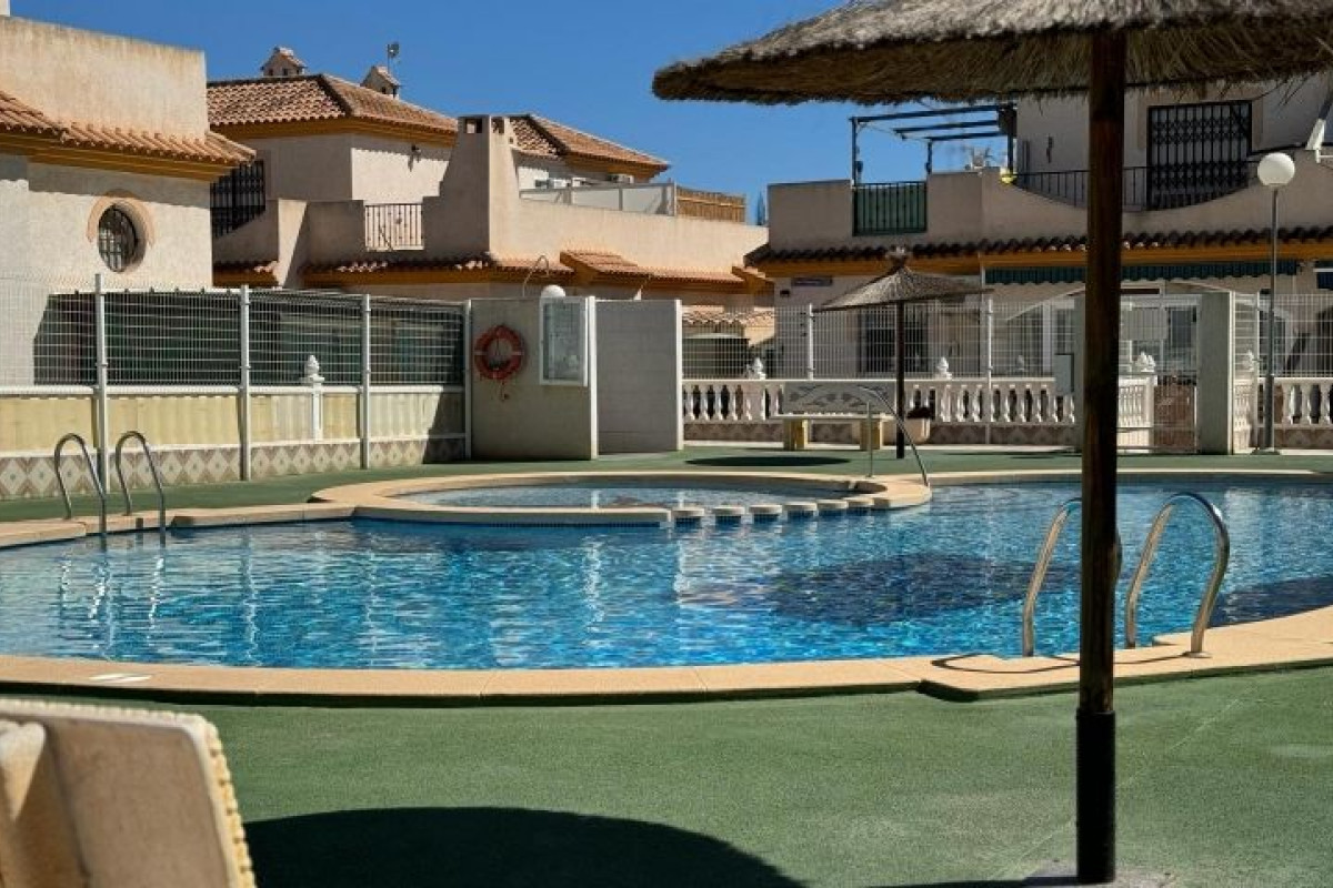 Resale - Villa - Orihuela Costa