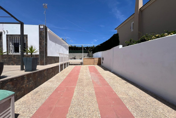 Resale - Villa - Torrevieja - Los altos