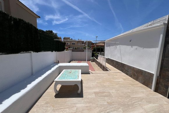 Resale - Villa - Torrevieja - Los altos