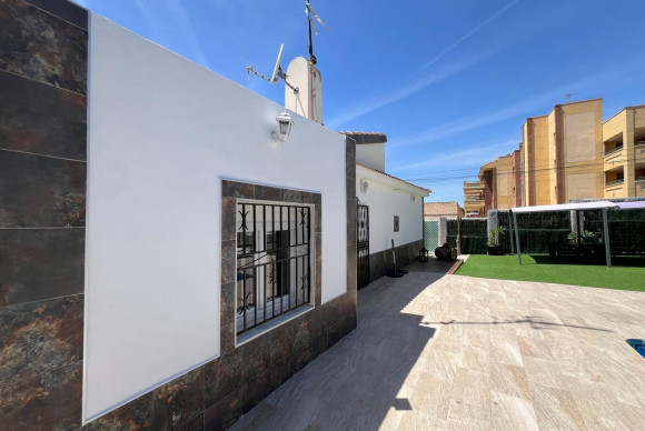 Herverkoop - Villa - Torrevieja - Los altos