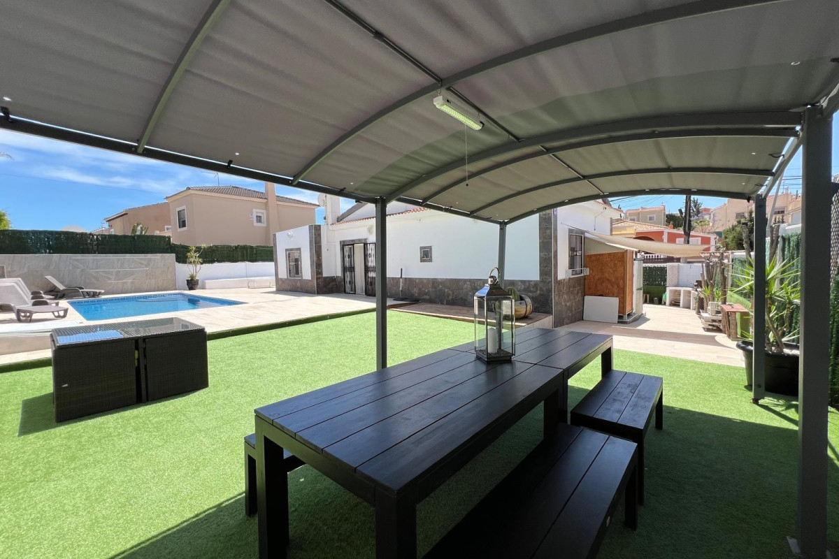 Herverkoop - Villa - Torrevieja - Los altos