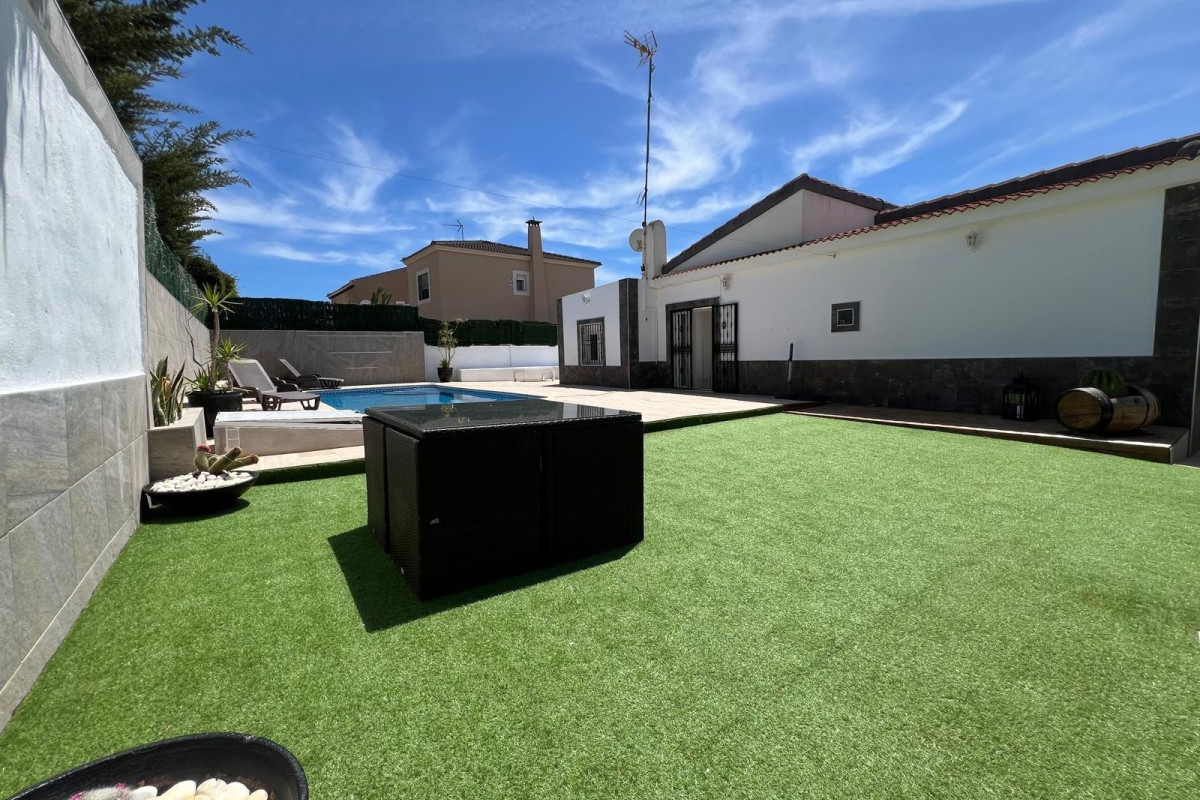 Resale - Villa - Torrevieja - Los altos