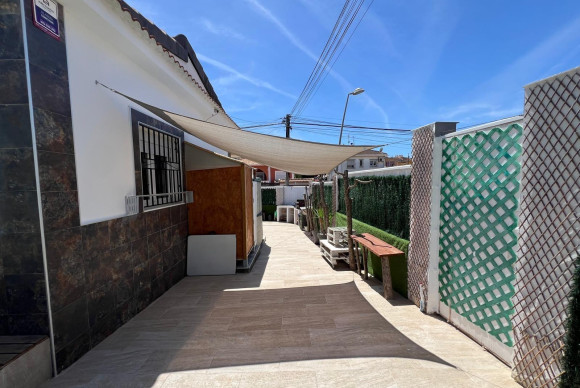 Resale - Villa - Torrevieja - Los altos