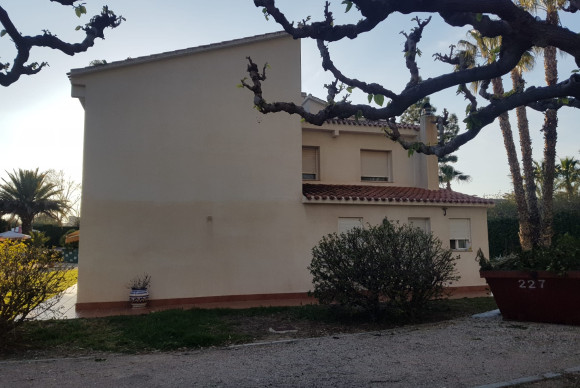 Resale - Villa - Novelda