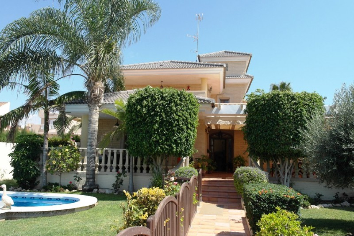 Reventa - Villa for sale - Torrevieja - Aguas Nuevas