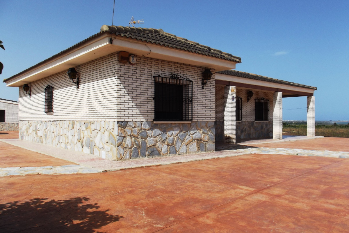 Reventa - Villa for sale - Los Montesinos - La Herrada