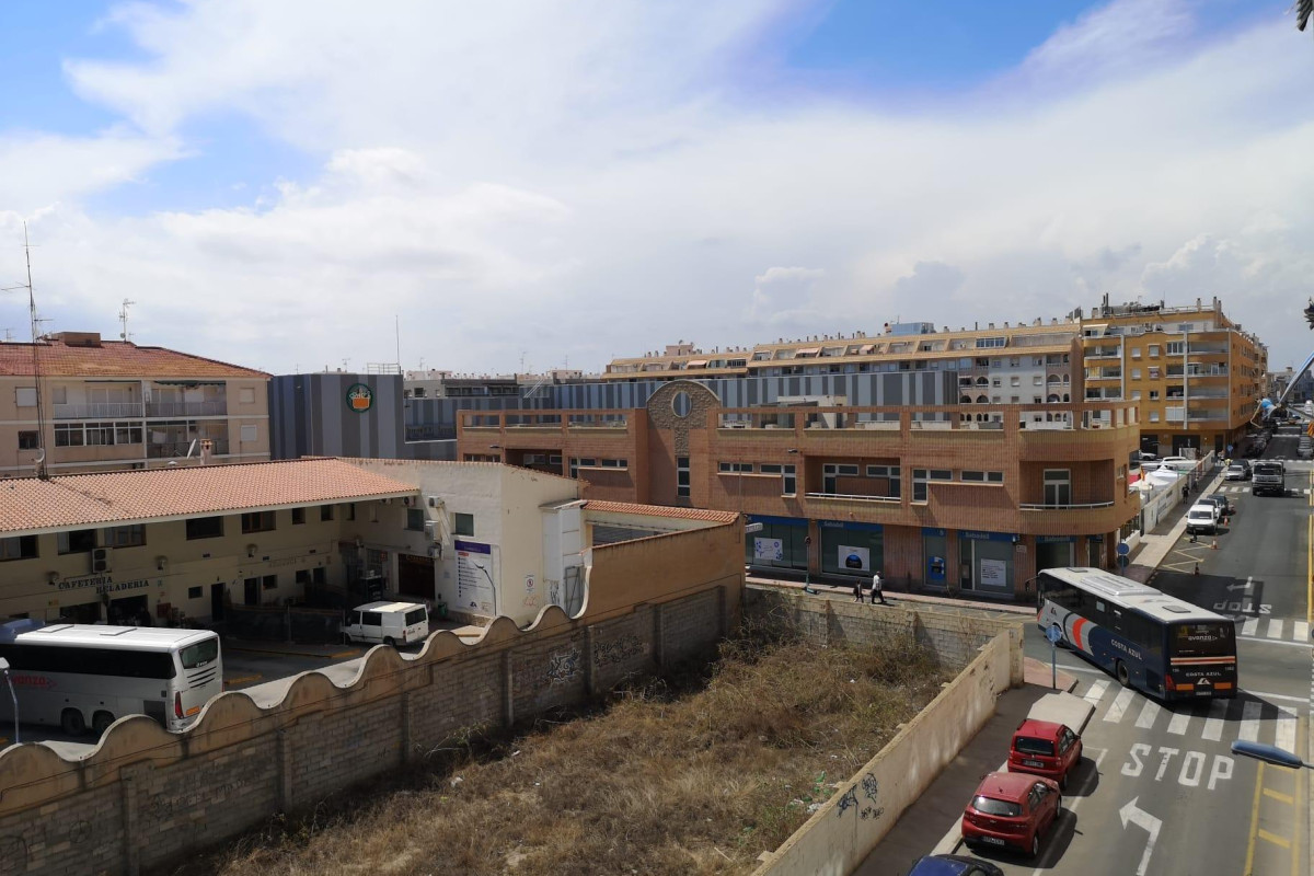 Resale - Apartment  - Torrevieja - Estacion de autobuses