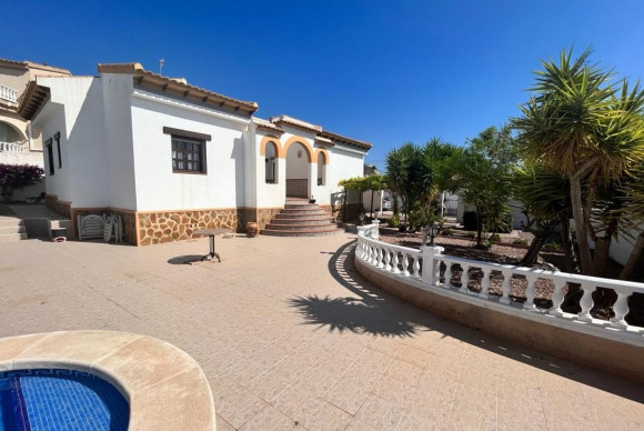 Revente - Detached House / Villa - Ciudad Quesada