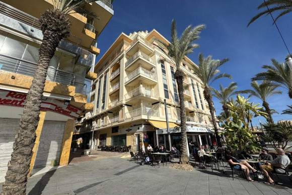 Resale - Apartment  - Torrevieja - Paseo maritimo